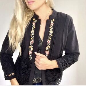 Chico’s Women’s Embroidered floral Eyelet Blazer Size 0 Petite or size 4.